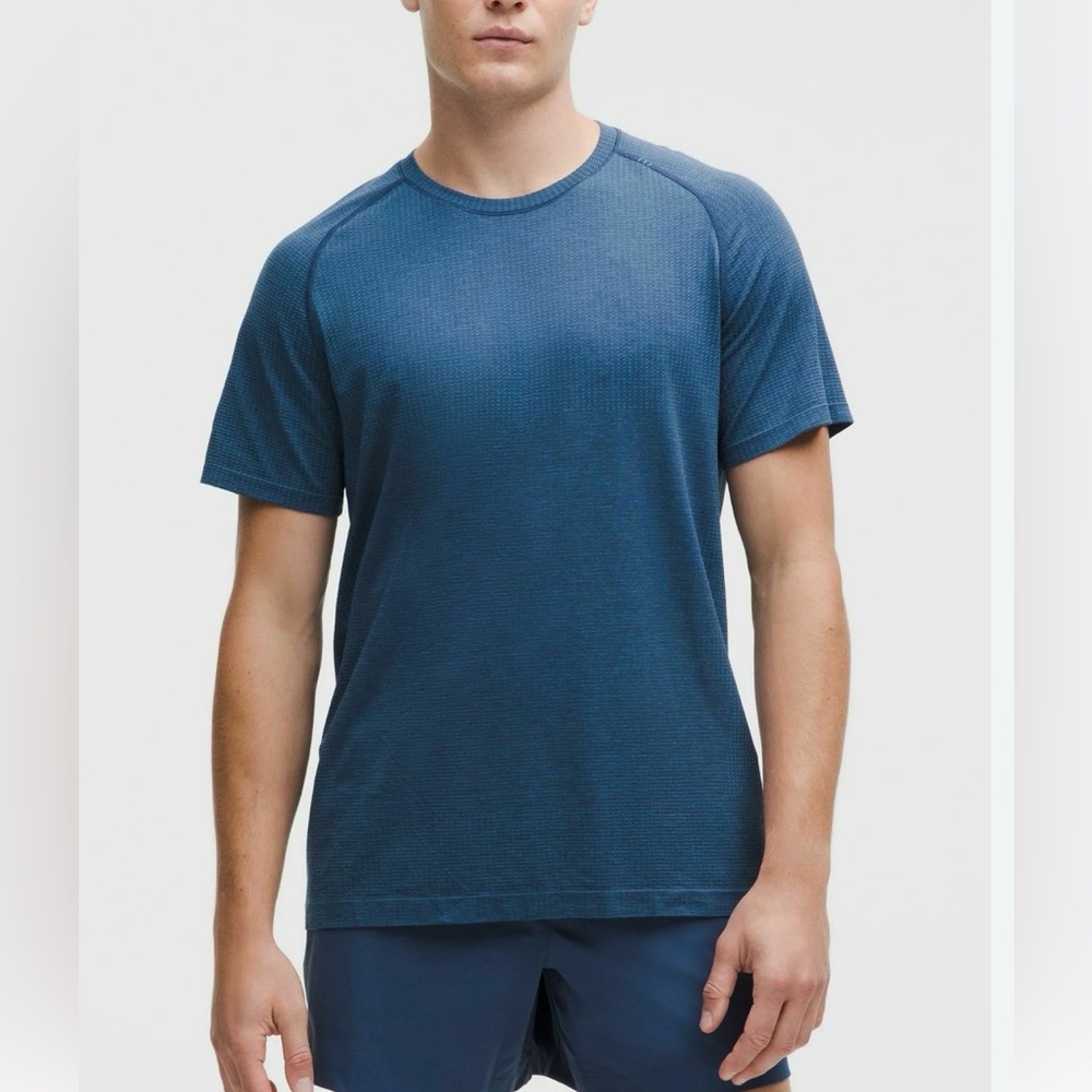 Lululemon metal vent tech short sleeve 
 Size XL blue